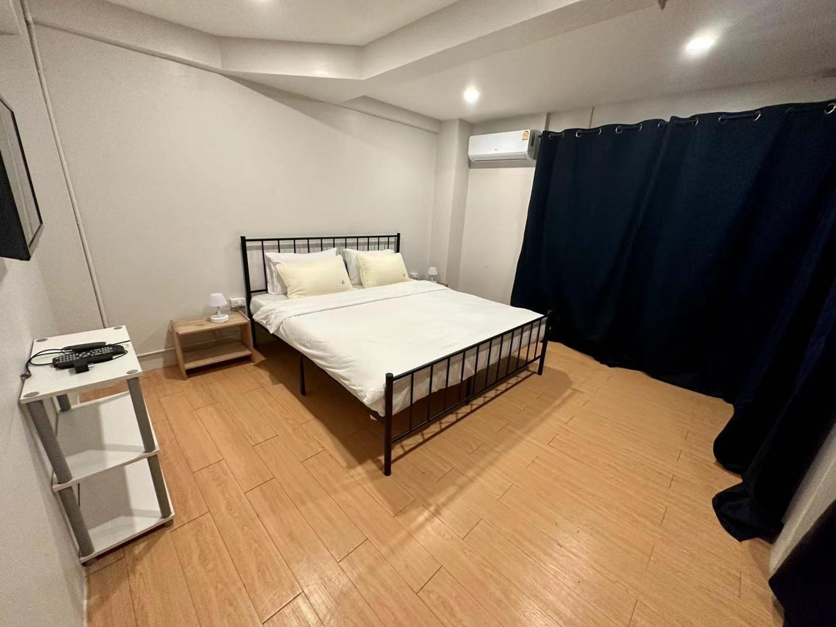 The Cute Silom Hostel Бангкок Экстерьер фото
