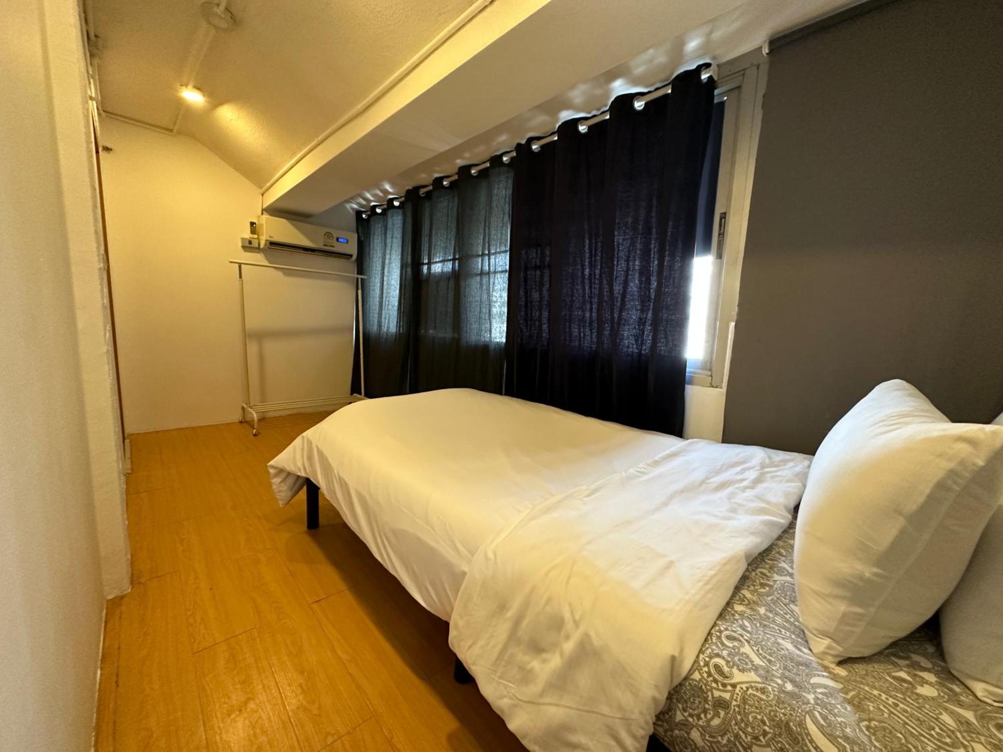 The Cute Silom Hostel Бангкок Экстерьер фото