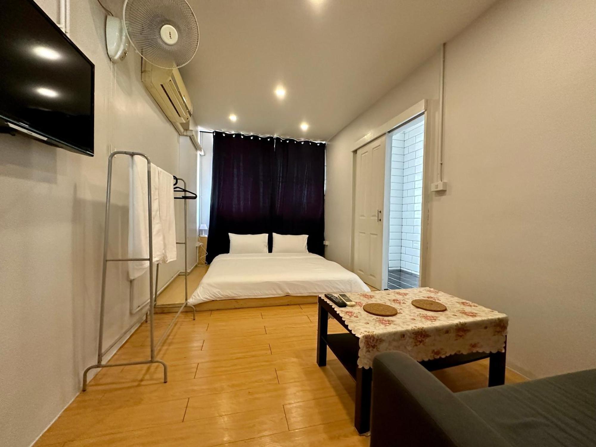 The Cute Silom Hostel Бангкок Экстерьер фото