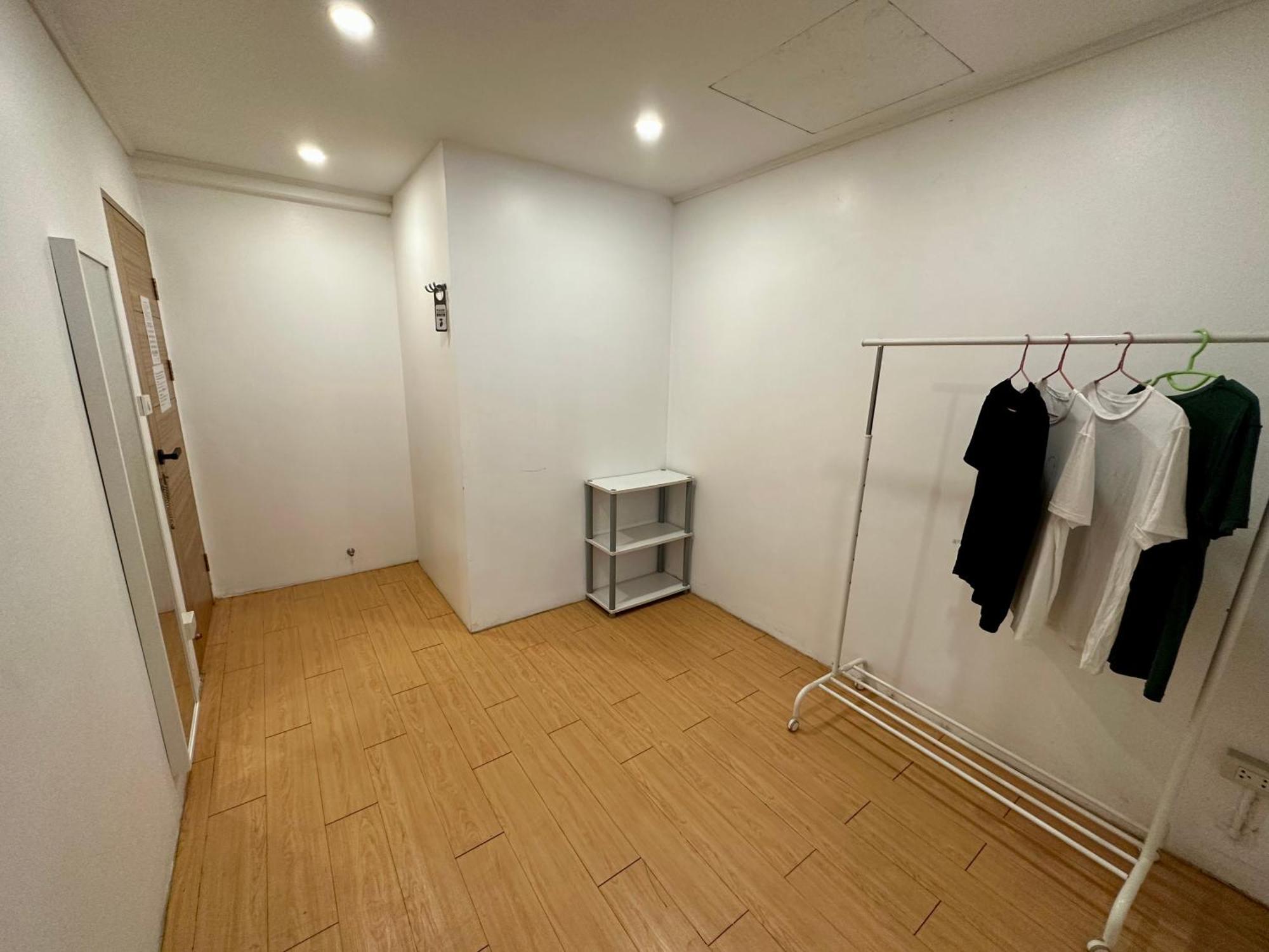 The Cute Silom Hostel Бангкок Экстерьер фото