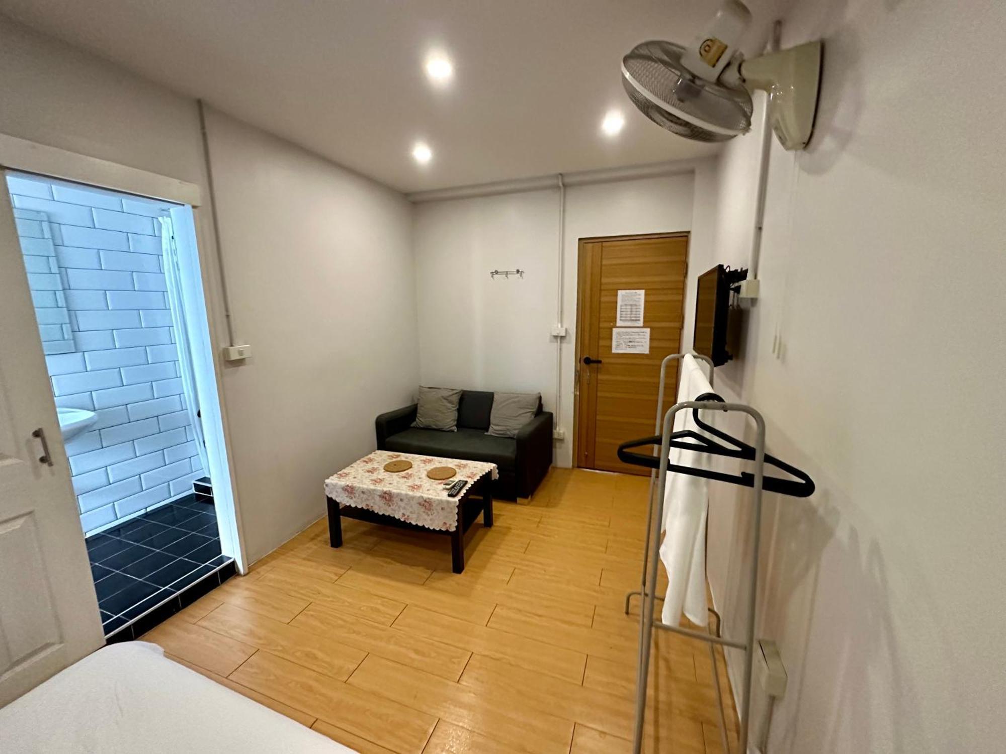 The Cute Silom Hostel Бангкок Экстерьер фото