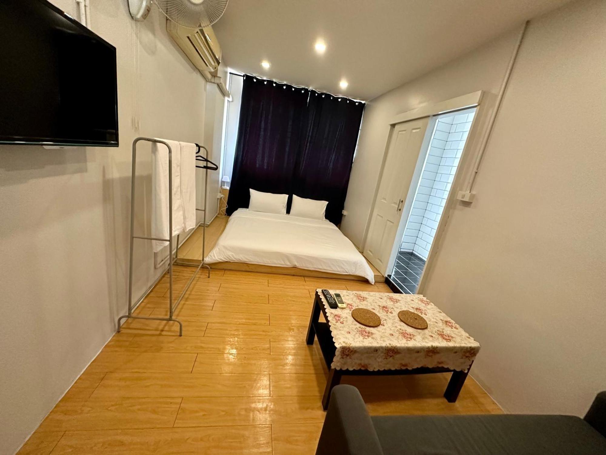 The Cute Silom Hostel Бангкок Экстерьер фото