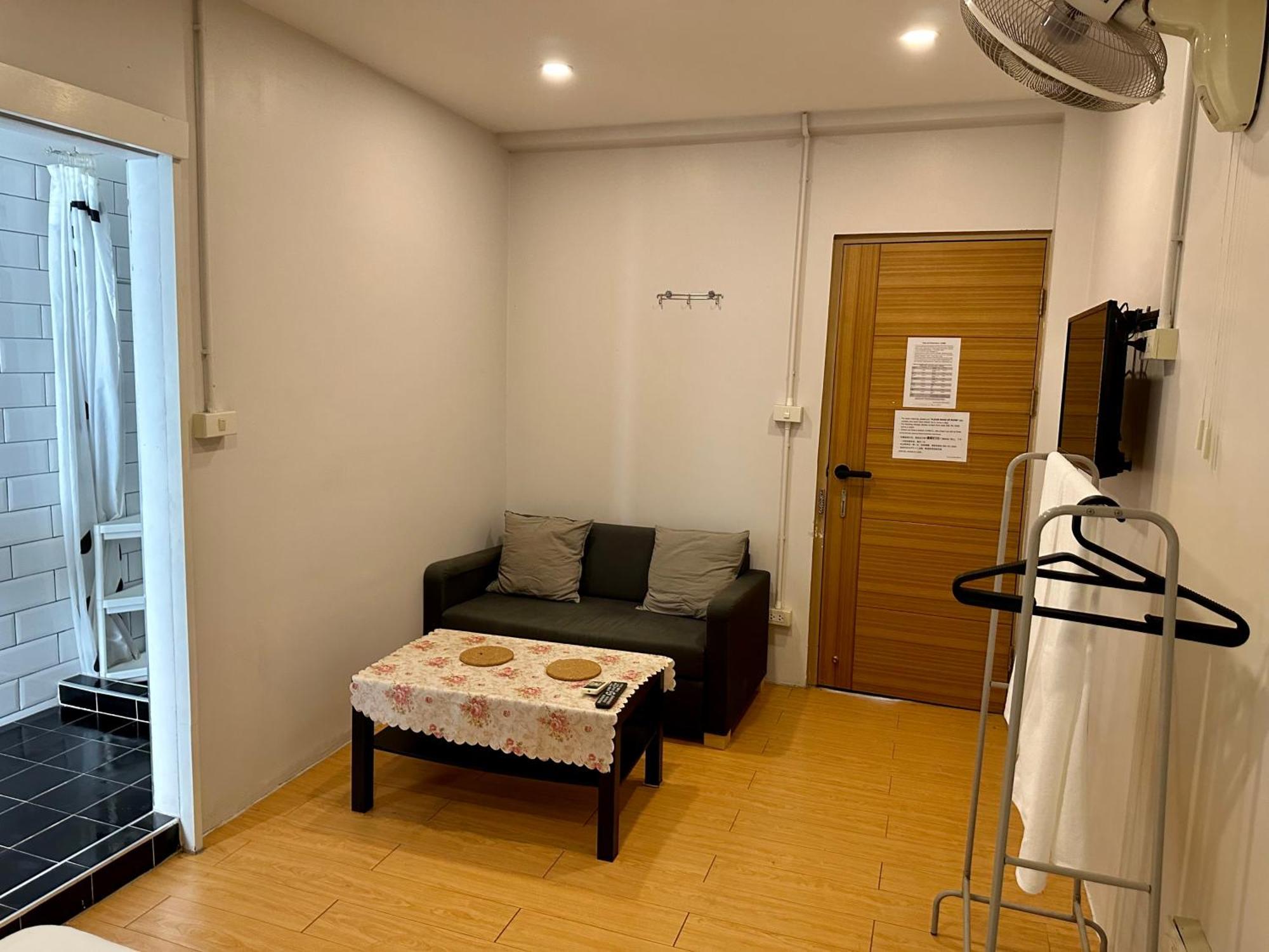 The Cute Silom Hostel Бангкок Экстерьер фото