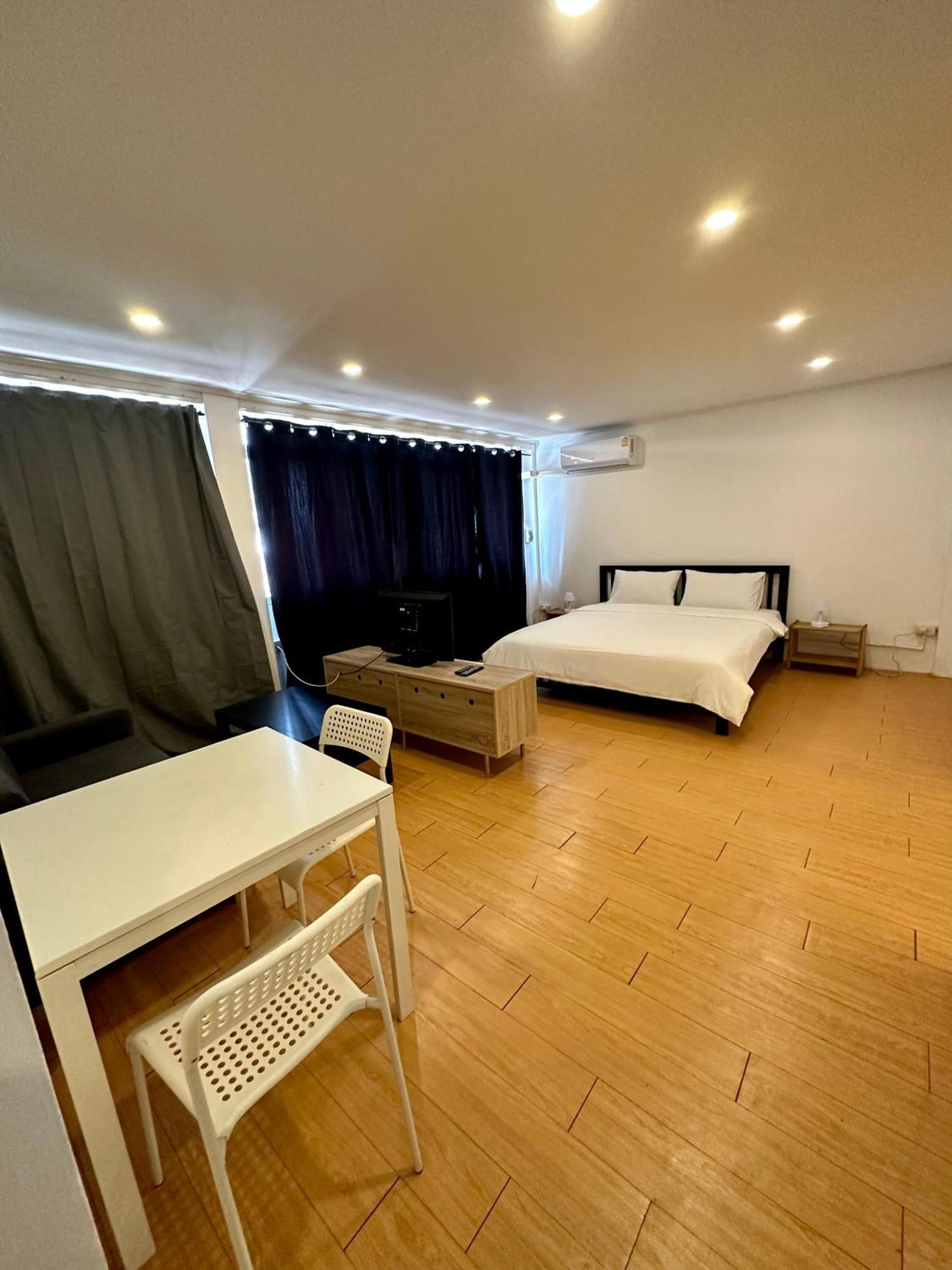 The Cute Silom Hostel Бангкок Экстерьер фото