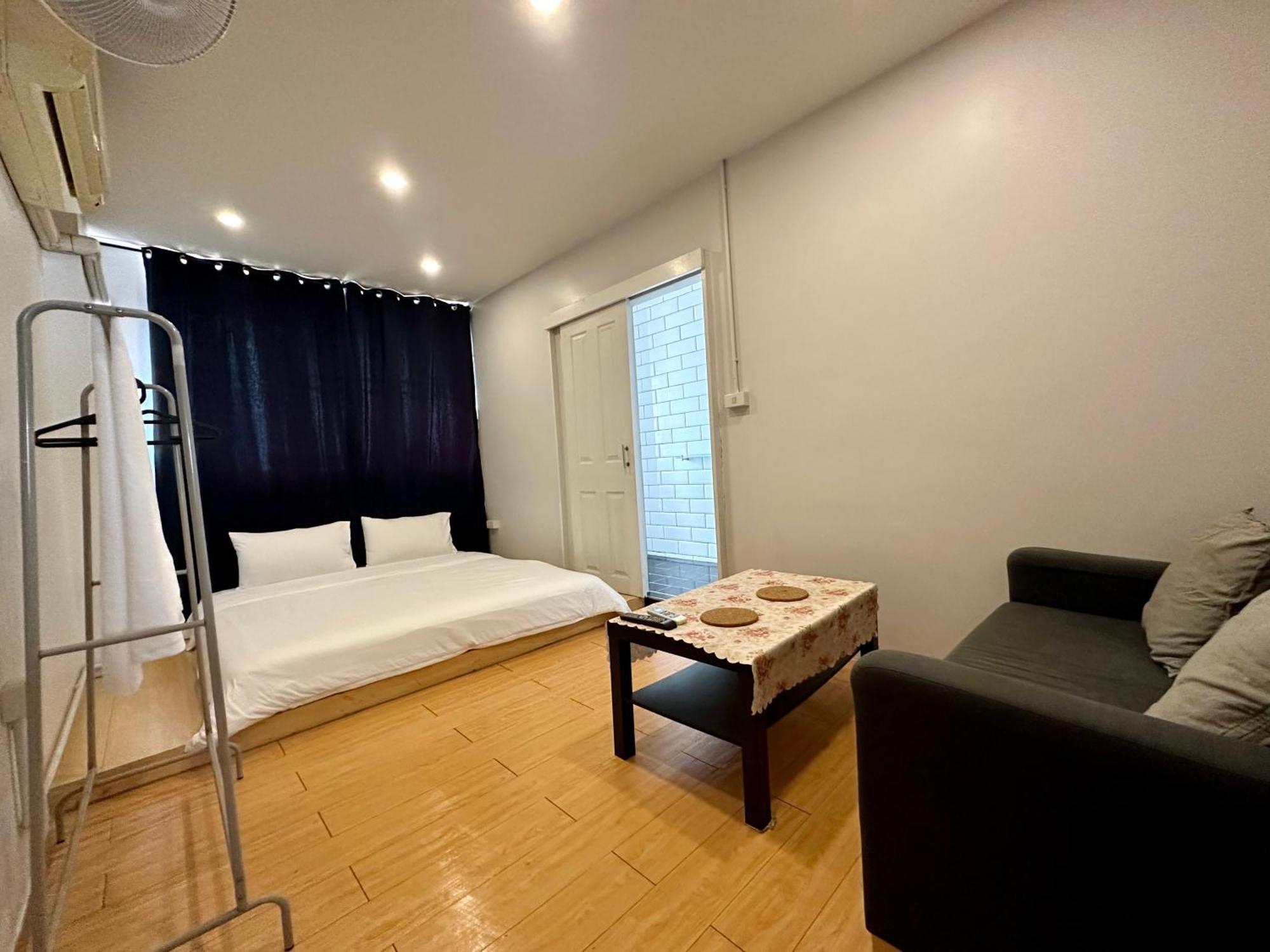 The Cute Silom Hostel Бангкок Экстерьер фото