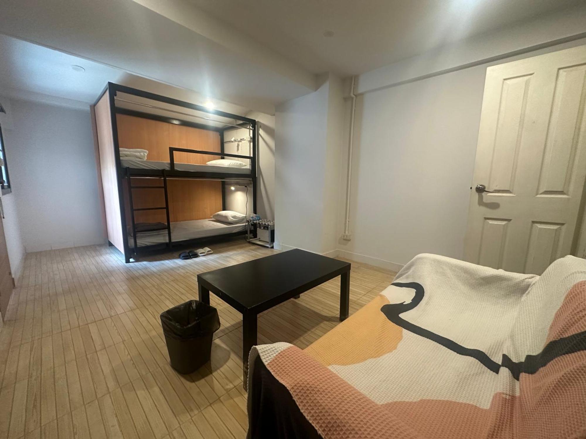 The Cute Silom Hostel Бангкок Экстерьер фото