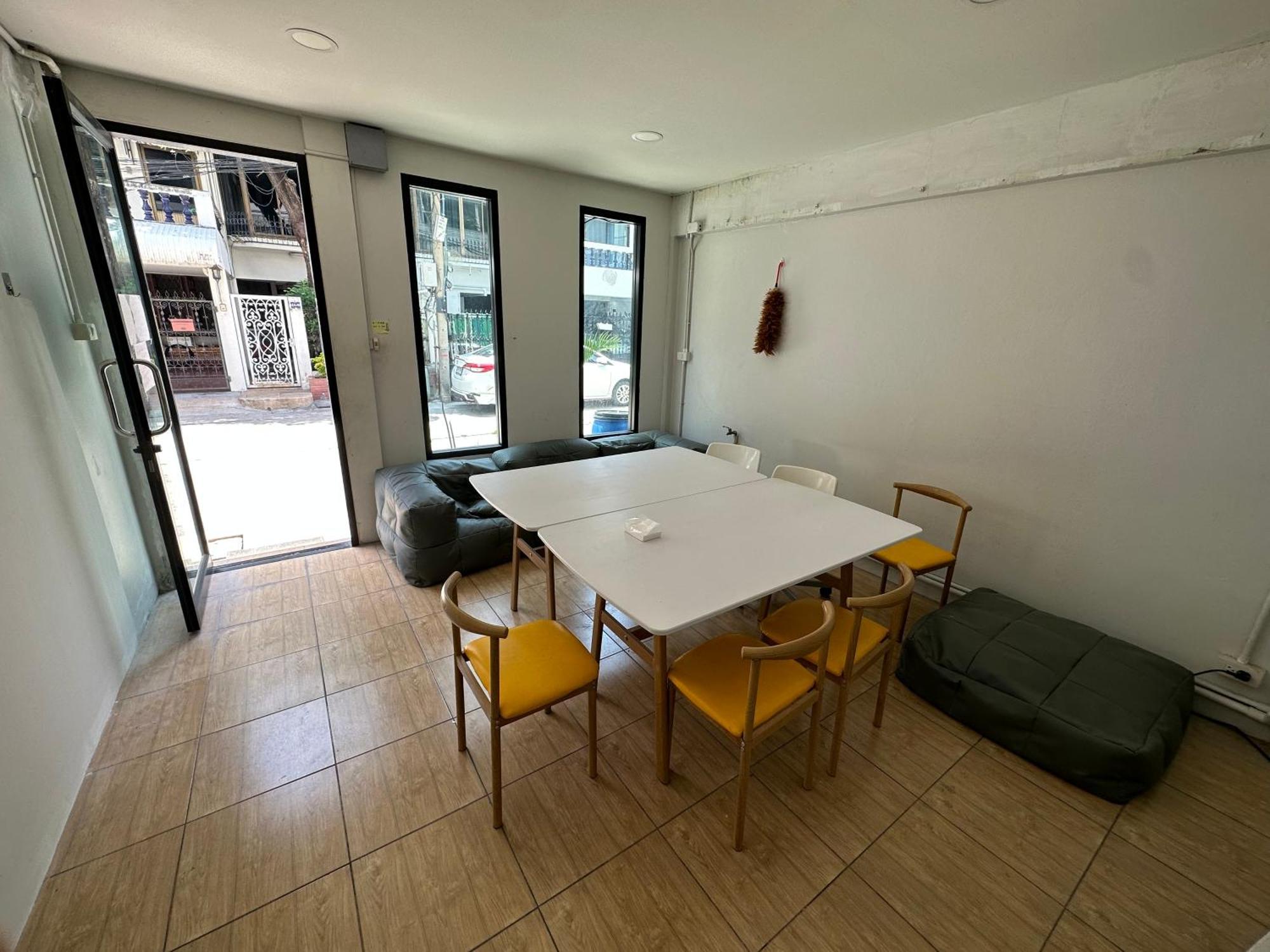 The Cute Silom Hostel Бангкок Экстерьер фото