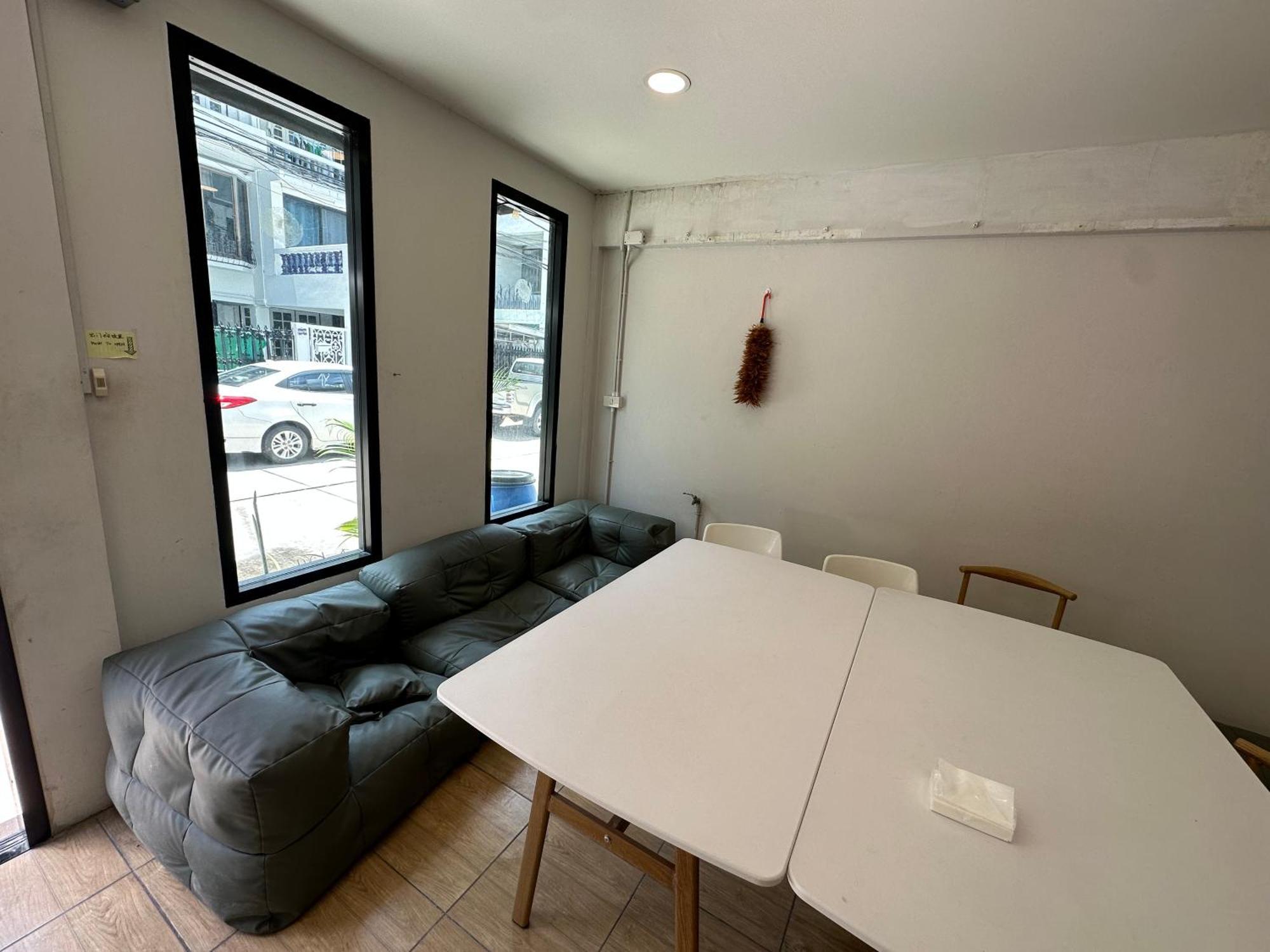 The Cute Silom Hostel Бангкок Экстерьер фото