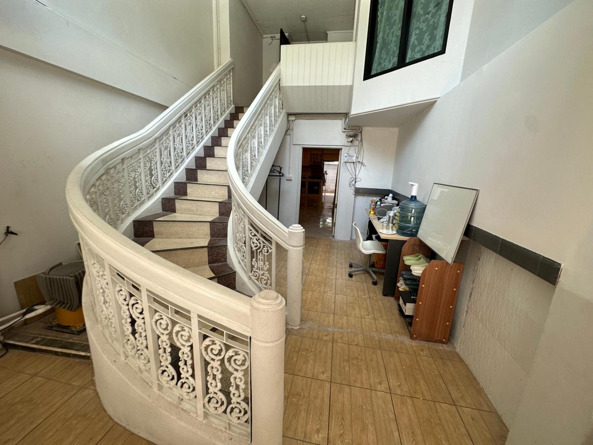 The Cute Silom Hostel Бангкок Экстерьер фото