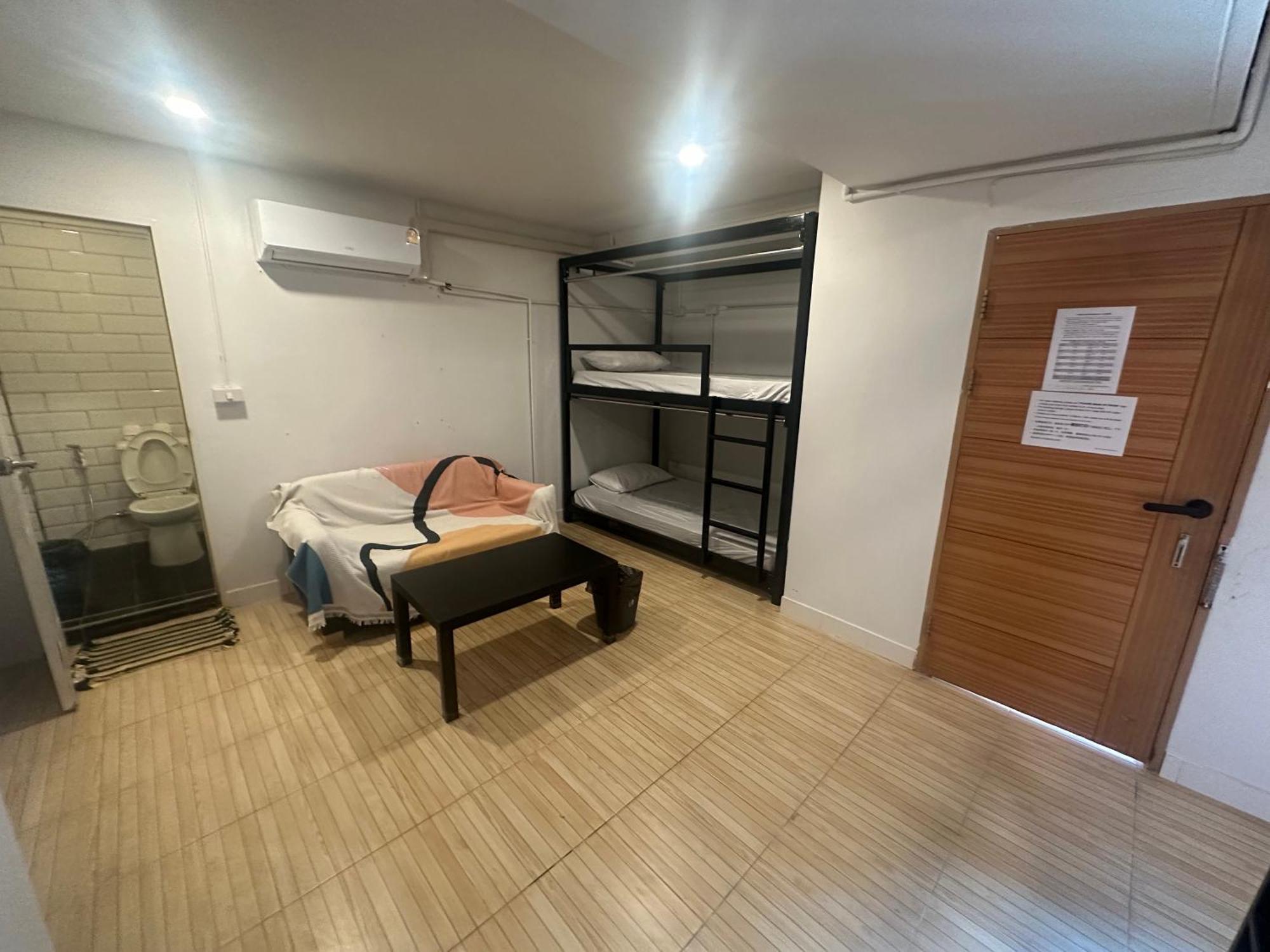 The Cute Silom Hostel Бангкок Экстерьер фото