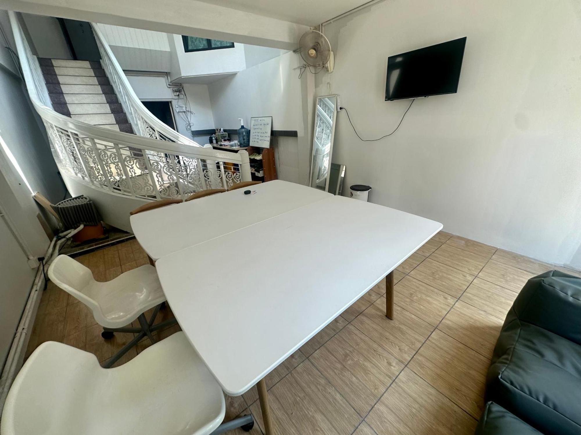 The Cute Silom Hostel Бангкок Экстерьер фото