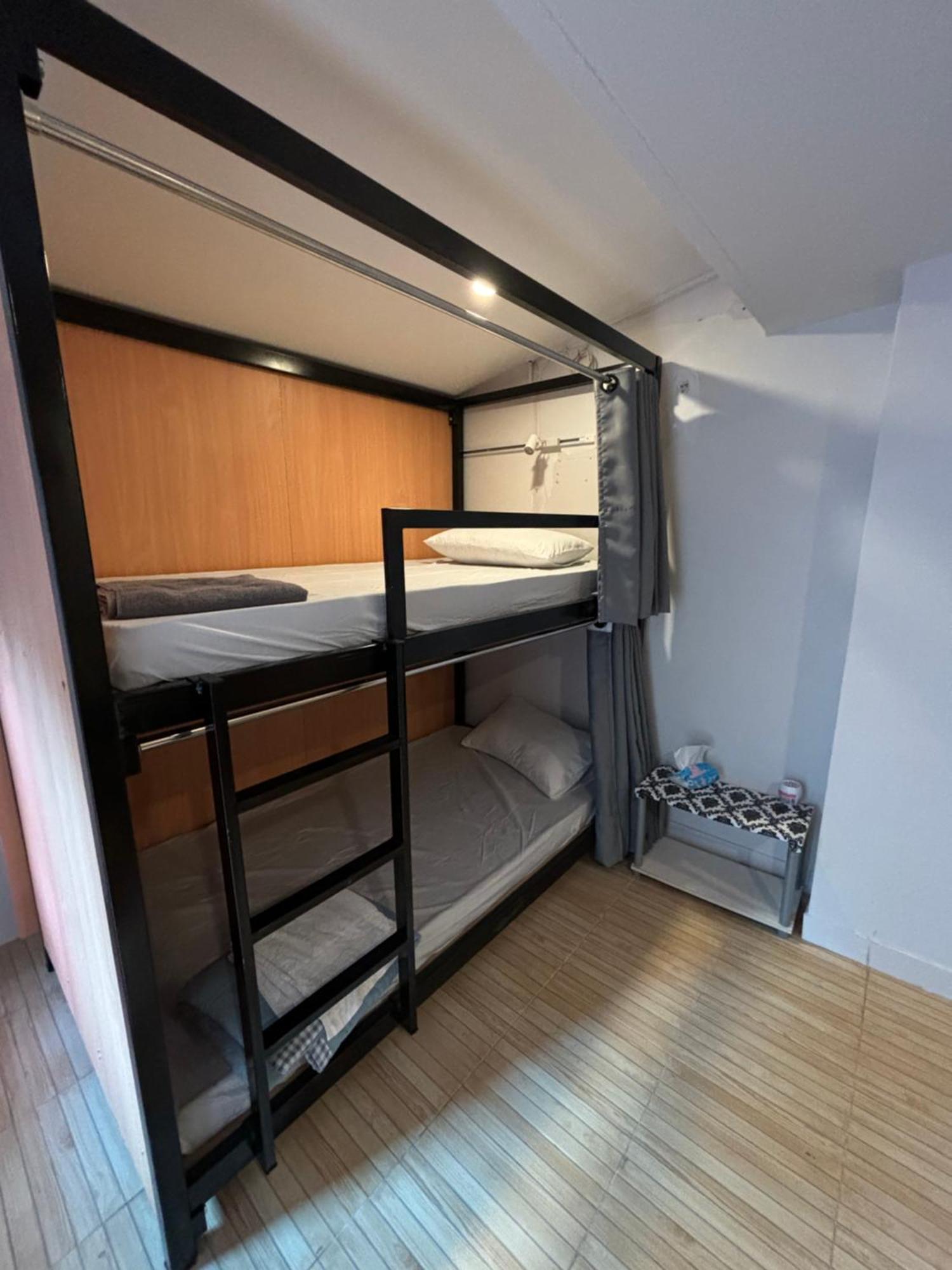The Cute Silom Hostel Бангкок Экстерьер фото