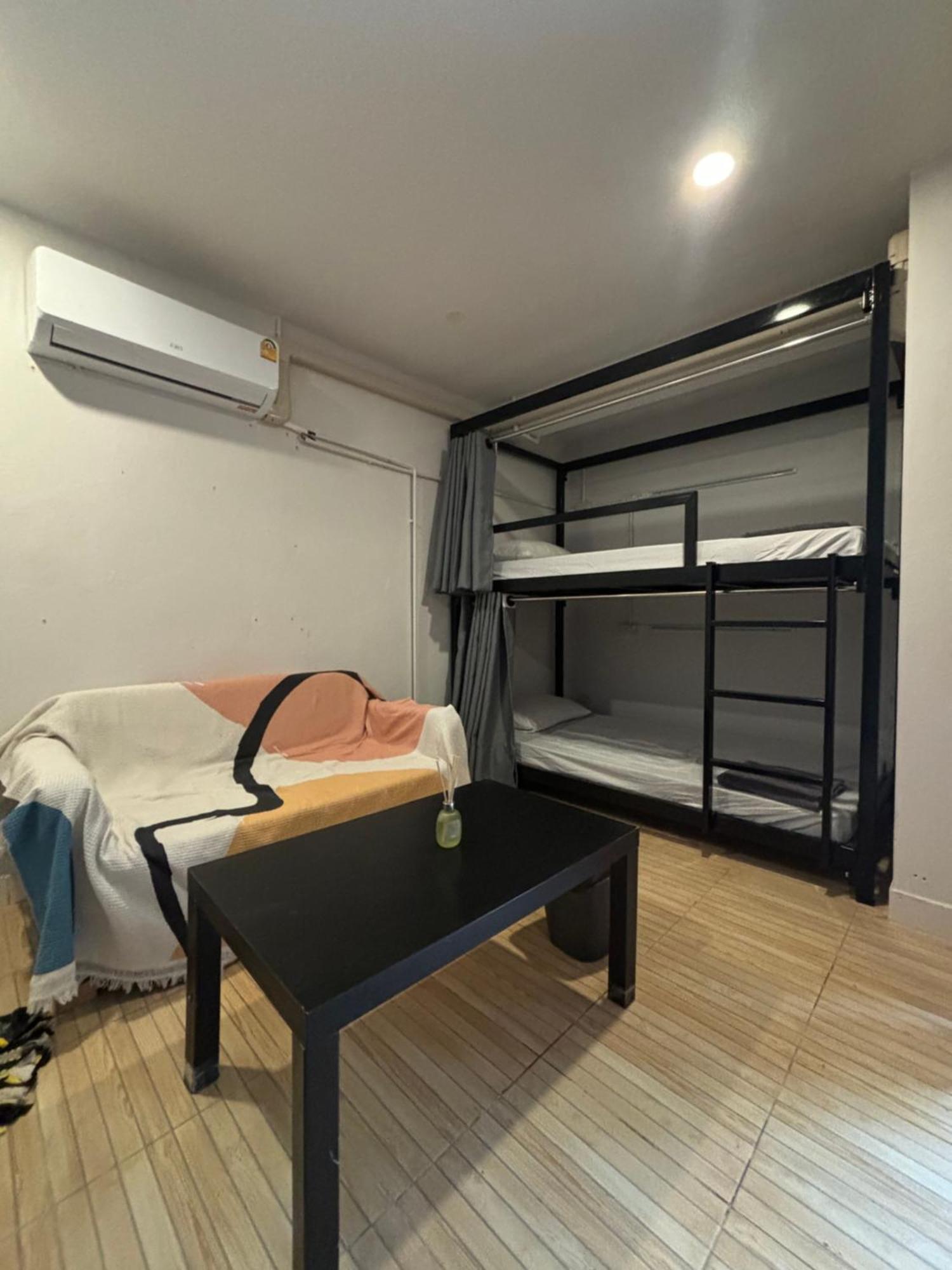 The Cute Silom Hostel Бангкок Экстерьер фото