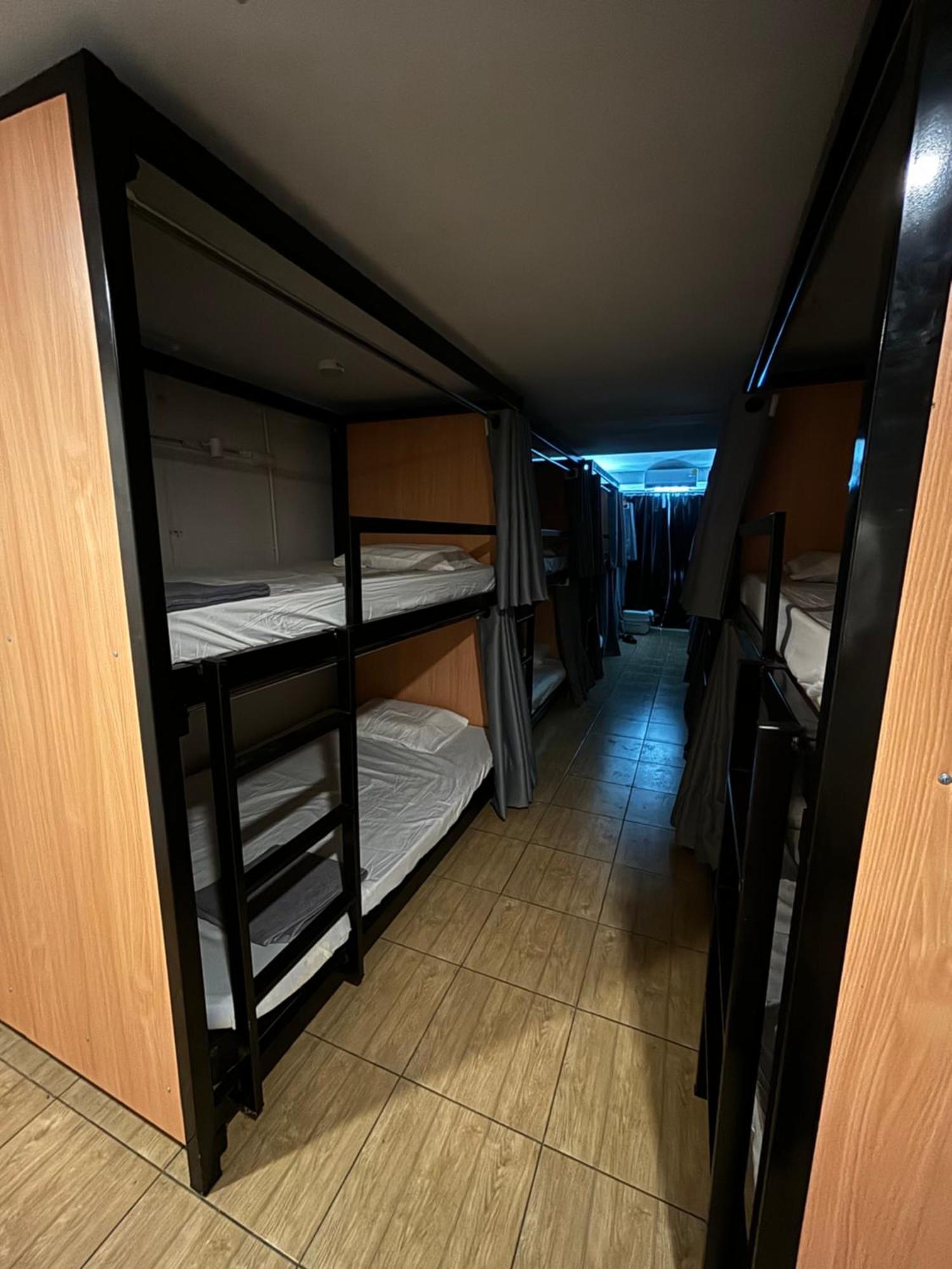 The Cute Silom Hostel Бангкок Экстерьер фото