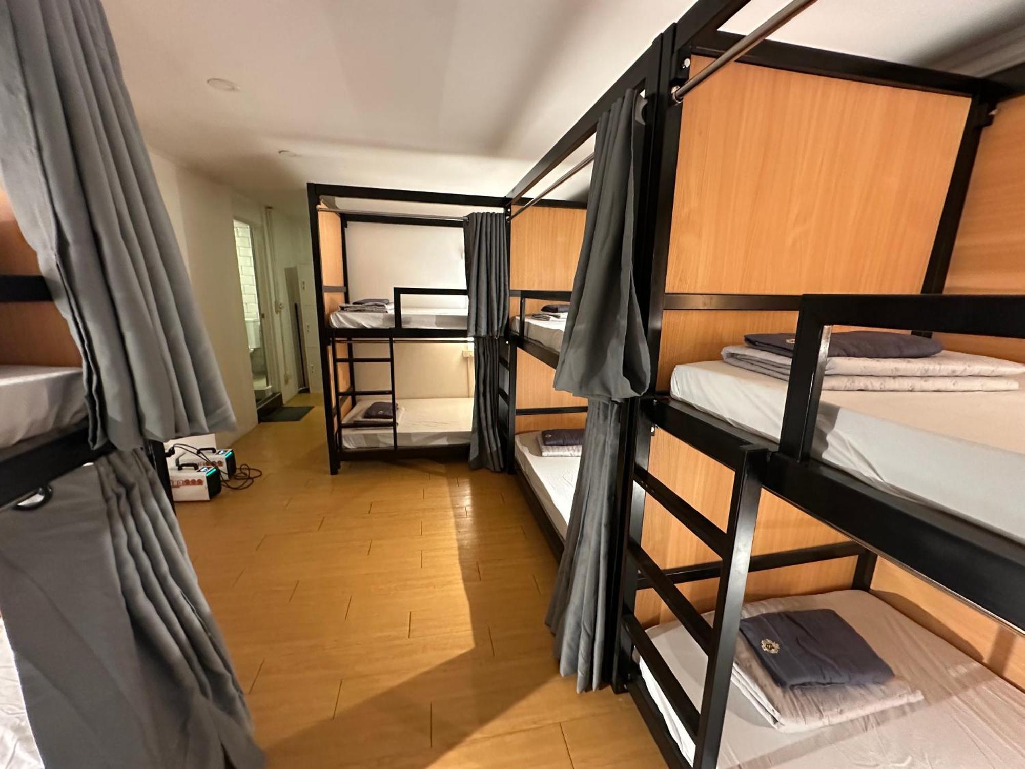 The Cute Silom Hostel Бангкок Экстерьер фото